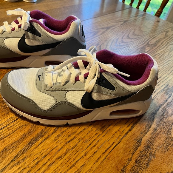 Women’s size 9 Nike Max Air Correlate White - Picture 3 of 7